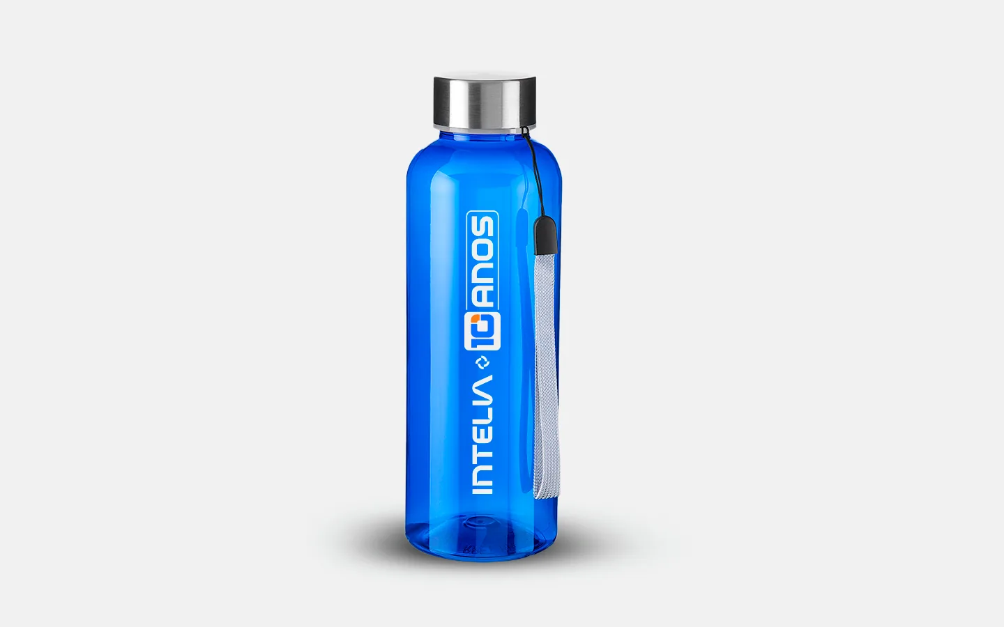 Garrafa azul com o logo na vertical